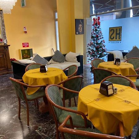 Hotel Select SantʼIlario dʼEnza Buitenkant foto
