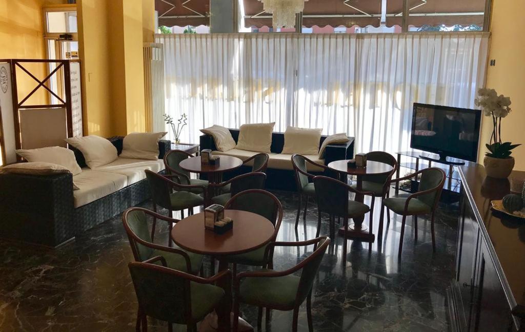 Hotel Select SantʼIlario dʼEnza Buitenkant foto