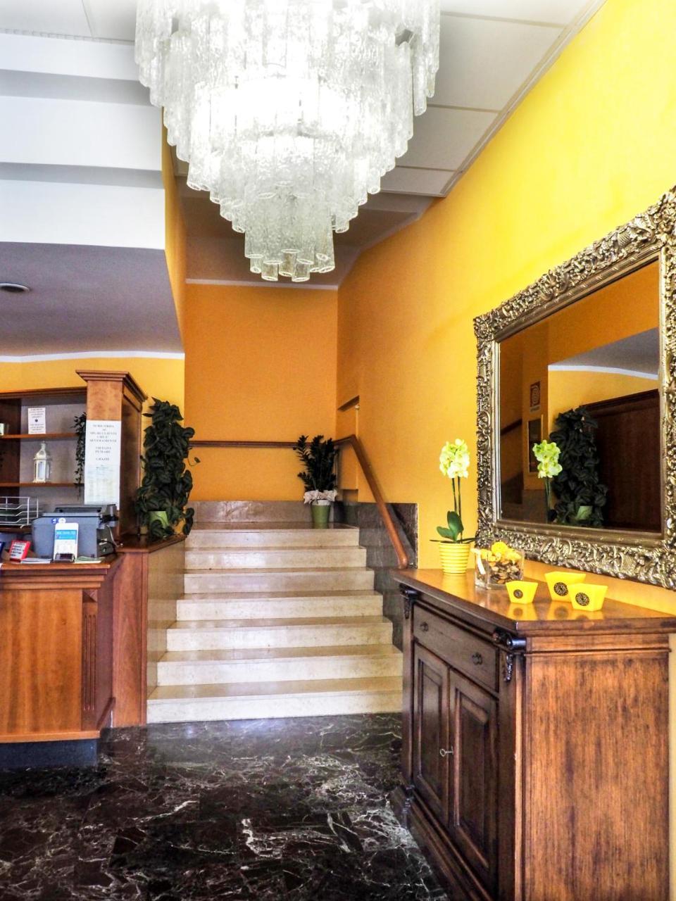 Hotel Select SantʼIlario dʼEnza Buitenkant foto