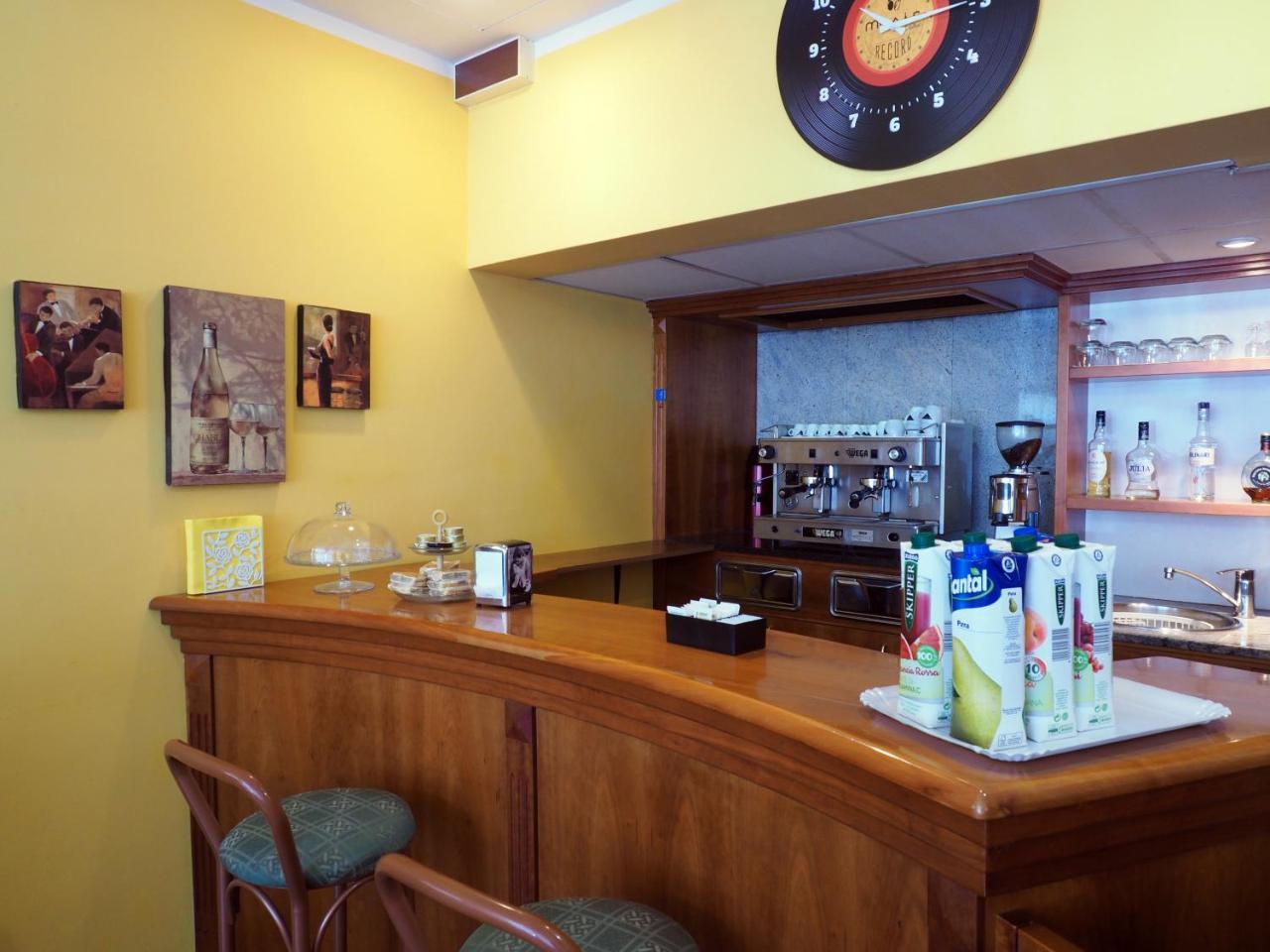 Hotel Select SantʼIlario dʼEnza Buitenkant foto