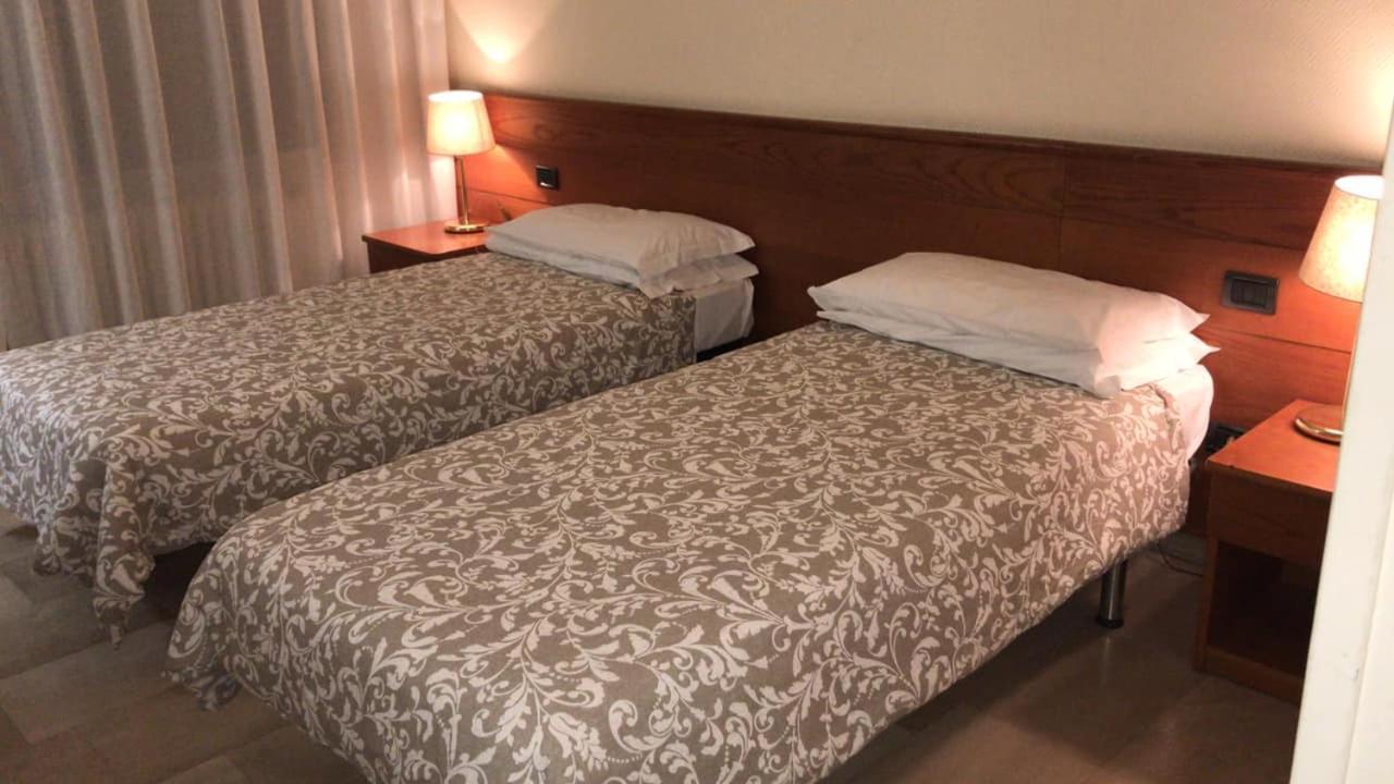 Hotel Select SantʼIlario dʼEnza Buitenkant foto