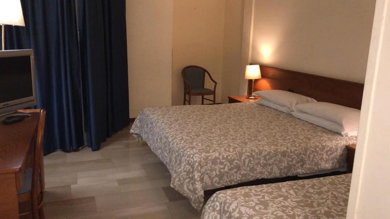 Hotel Select SantʼIlario dʼEnza Buitenkant foto