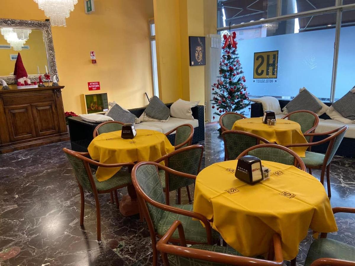 Hotel Select SantʼIlario dʼEnza Buitenkant foto